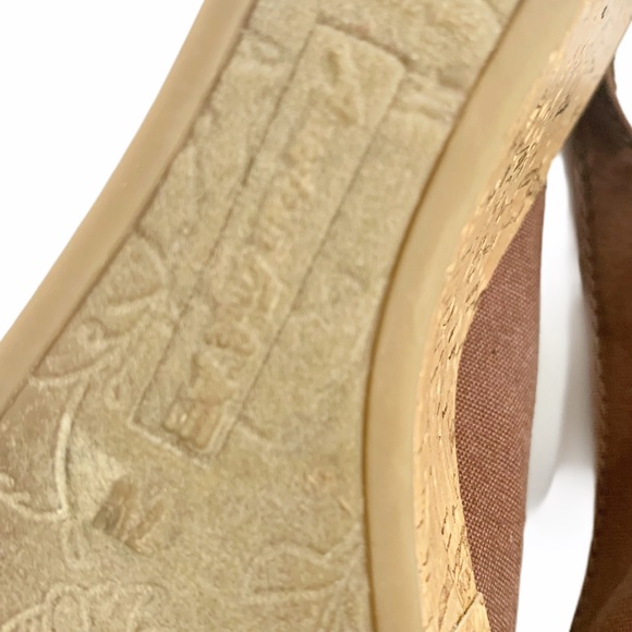 AEO Ruffle Peep Toe Wedge size 7W - Picture 12 of 12